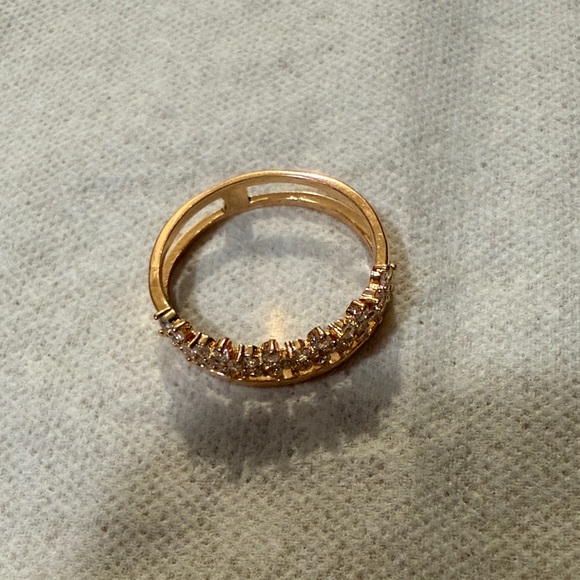 Jewelry - Elegant Gold-Tone Women's Ring